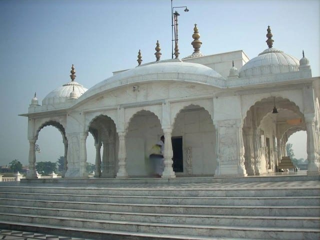Pawapuri Jain temple or Jal Mandir in Rajgir