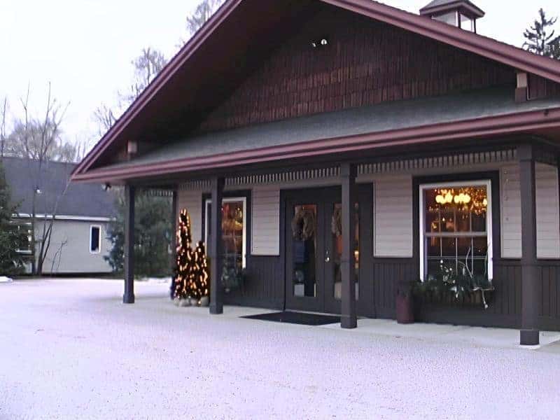 Pompa Dos Salon in Muskegon